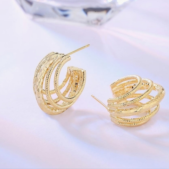18kt gold plated multi hoop earrings - Picture 3 of 4